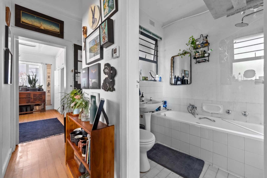 1 Bedroom Property for Sale in Vredehoek Western Cape